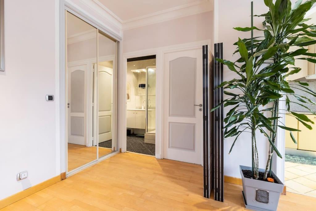 From 1882, Romantic Flat, In The Golden Square * Nizza